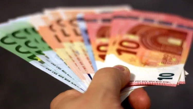 Kto stoi za handlem podróbkami?