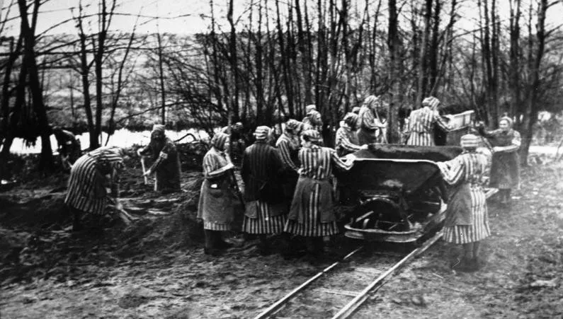 73. rocznica wyzwolenia Ravensbrueck. W uroczystościach bierze udział Agata Kornhauser-Duda