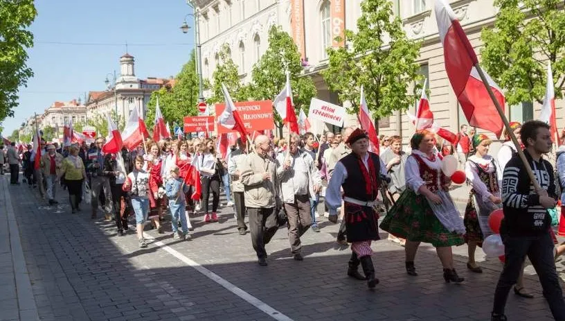 Biało-czerwony pochód przeszedł ulicami Wilna
