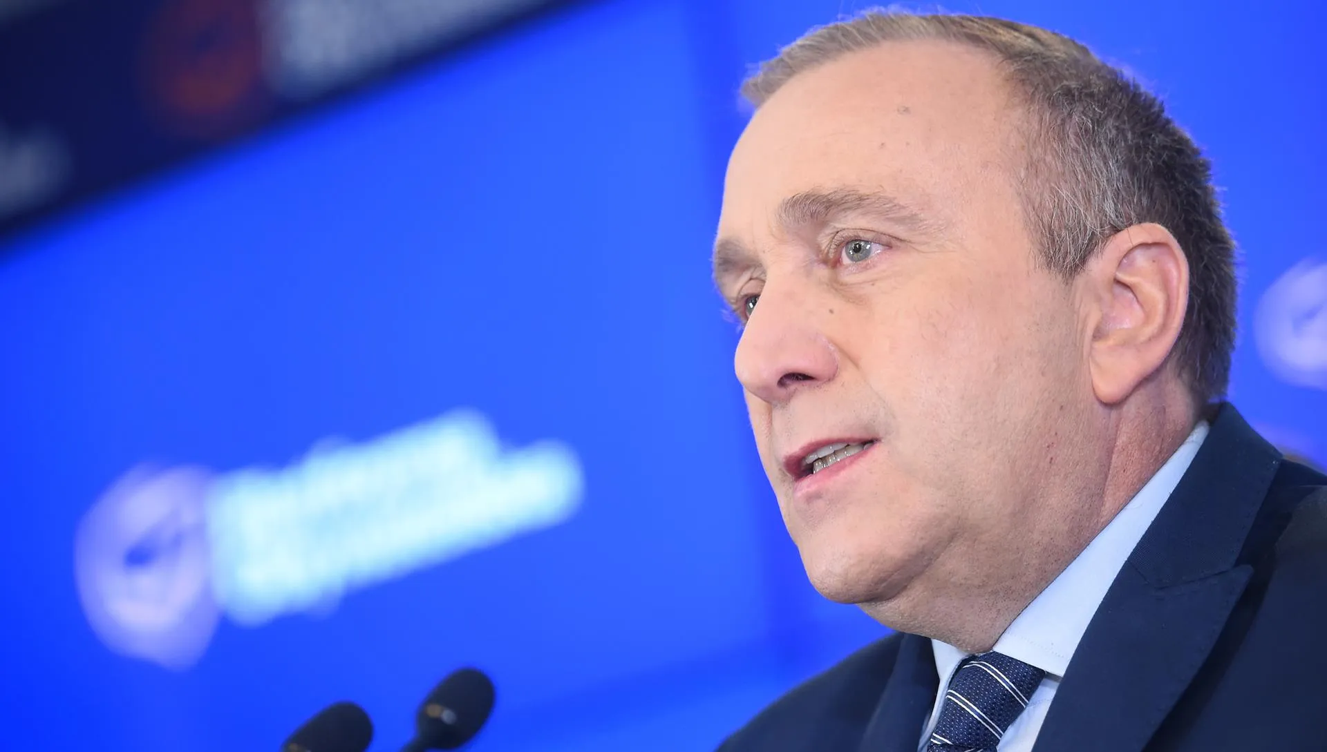 Gdy Schetyna łapie za mikrofon i wstyd się robi. Nawet ludziom w Platformie. WIDEO