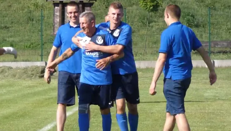 Co za historia! Gol 71-letniego piłkarza w siedleckiej okręgówce. Zobacz WIDEO