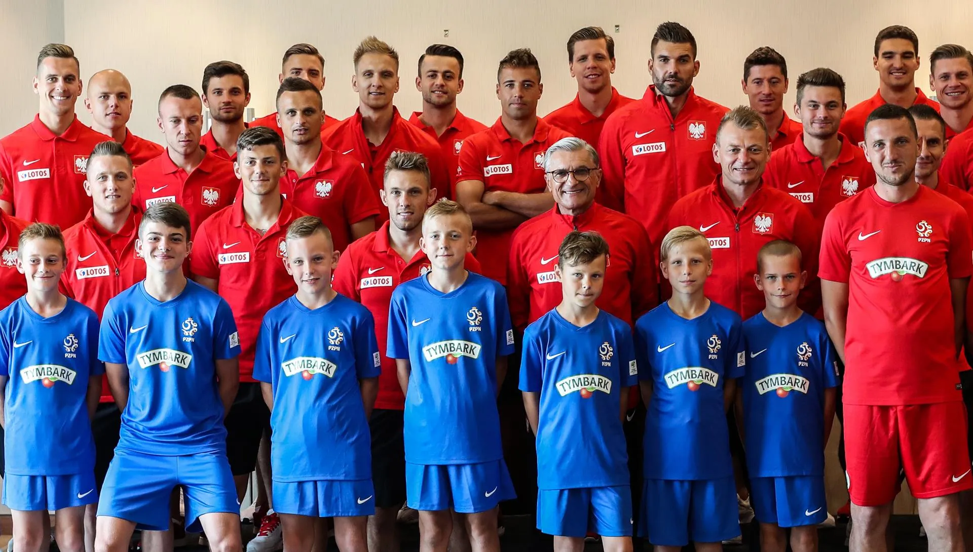 Co śpiewa Szczęsnemu jego żona