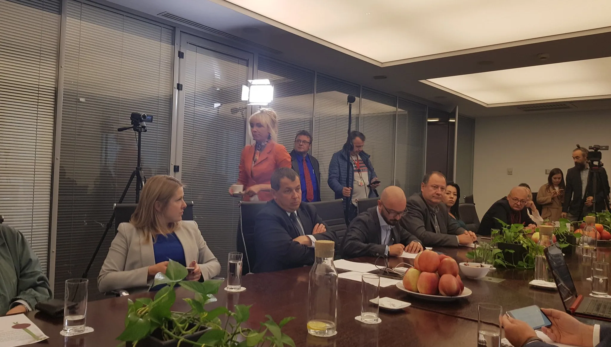 Platforma tchórzy przed debatą. Emocje sięgają zenitu. Trwają rozmowy sztabów