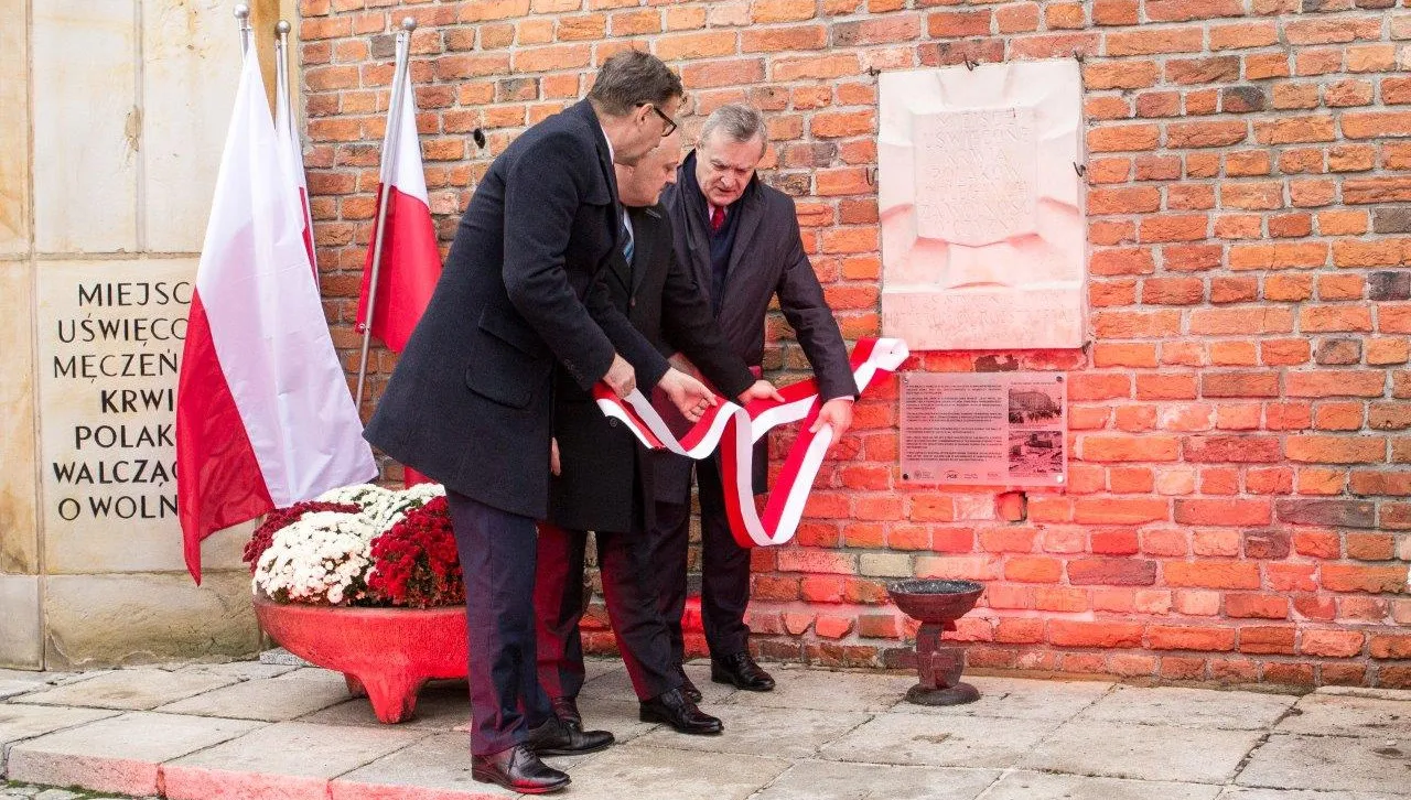 Wyjątkowa lekcja historii. Ruszył projekt „Tablice Pamięci”