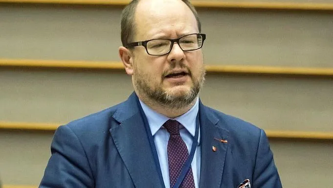 Adamowicz puszcza oko do lewicy