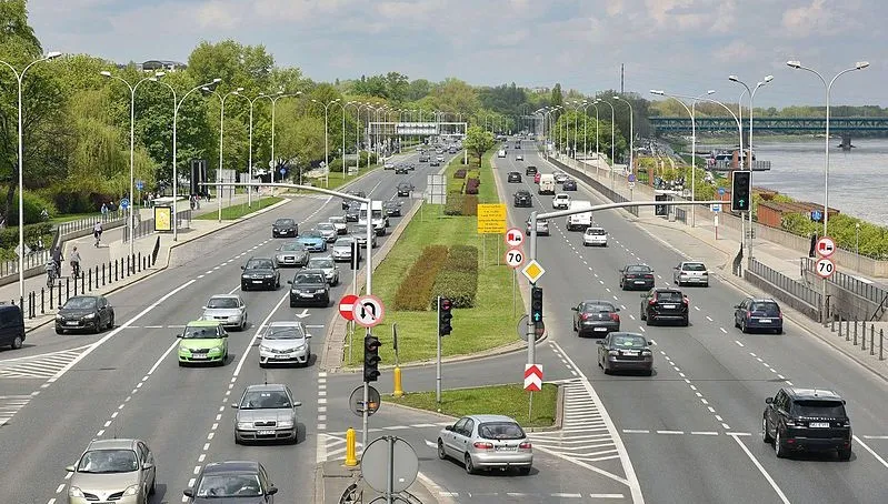 Warszawa: wypadek na Wisłostradzie