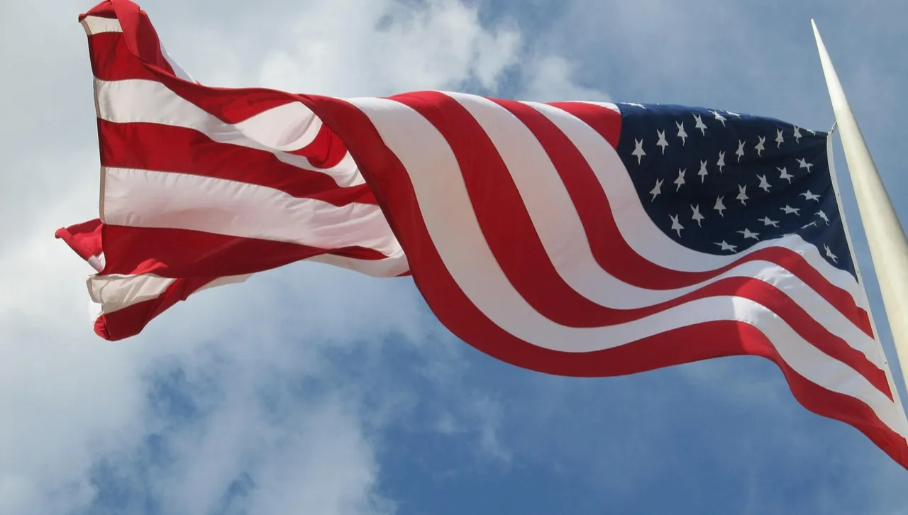 Wybory do senatu USA. Wygrywa demokratka z Arizony