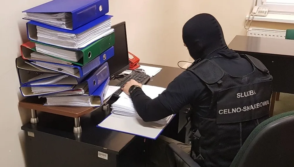 Rozbito grupę wyłudzającą VAT