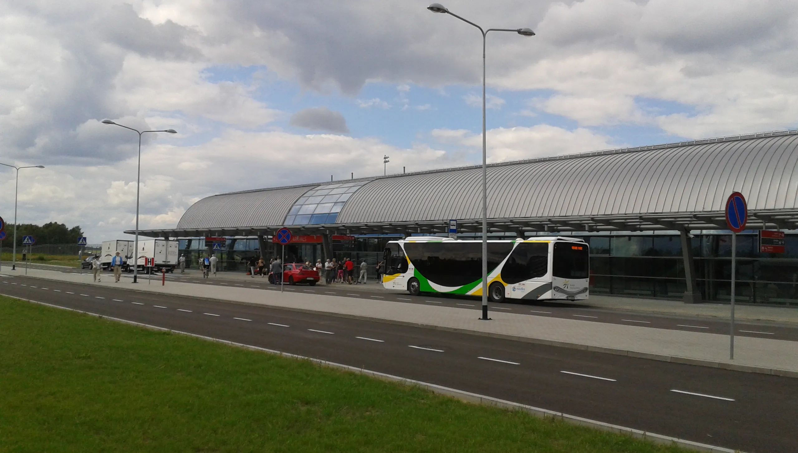 Rośnie liczba pasażerów na lotnisku w Modlinie