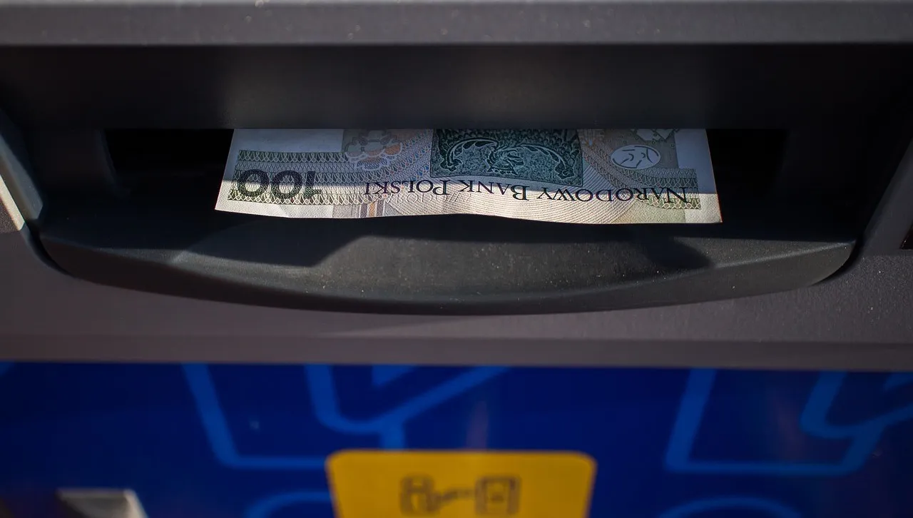 Próbowali ukraść... bankomat