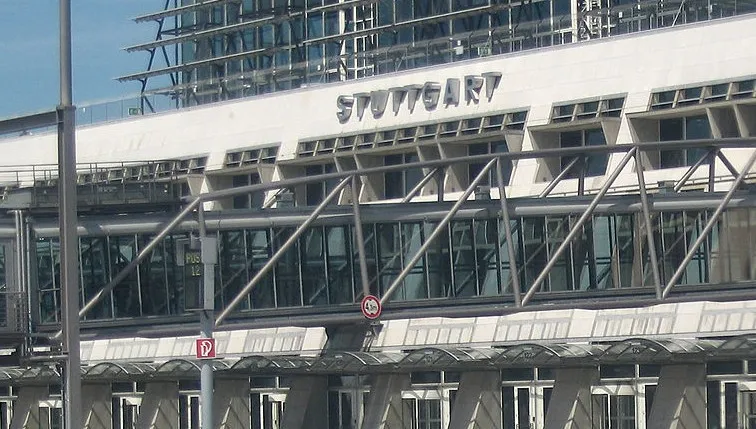 Były plany zamachu na lotnisku w Stuttgarcie? Policja dementuje