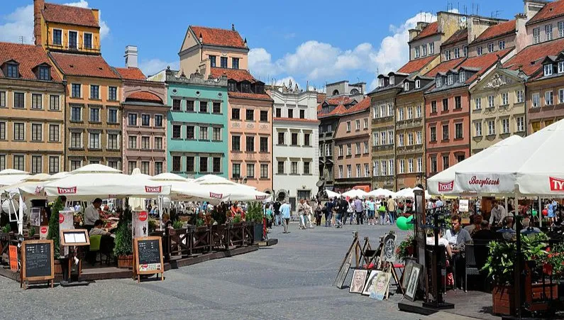 Warszawa: zmiany w kursowaniu komunikacji miejskiej w noc sylwestrową