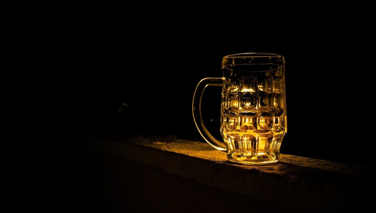 Kto wydaje najwięcej na alkohol?