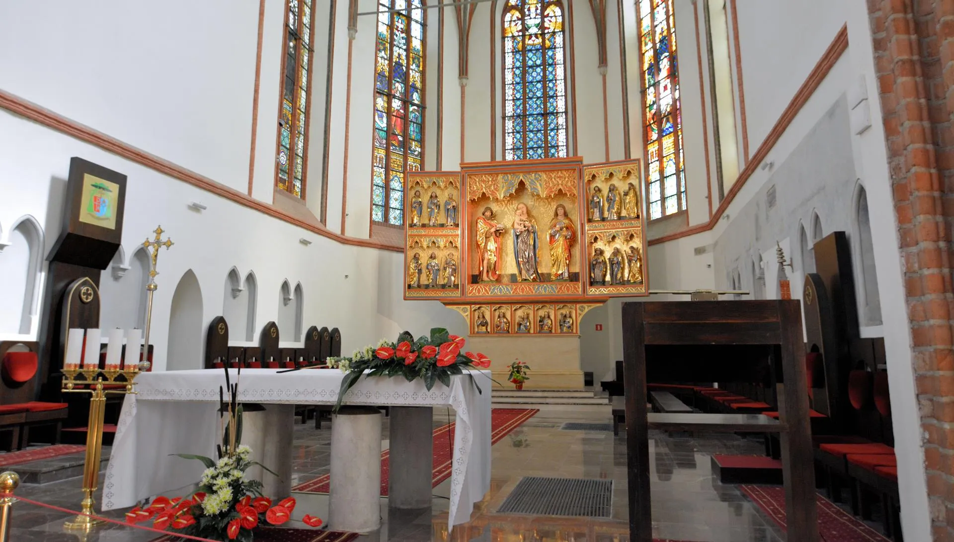 Setki wiernych modliło się w intencji zmarłych nastolatek. Poruszające słowa biskupa