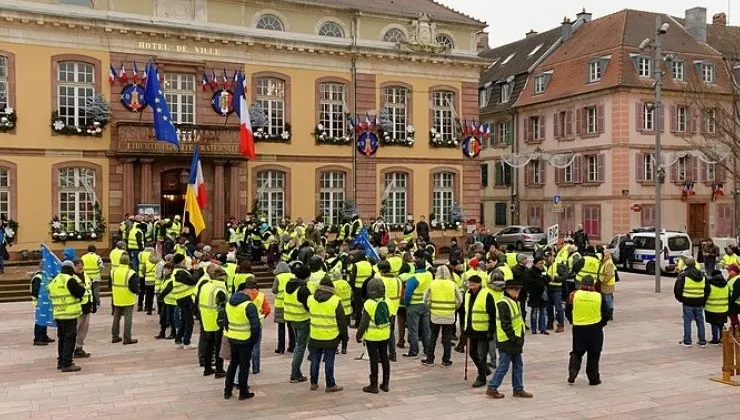 Silne poparcie dla "żółtych kamizelek"
