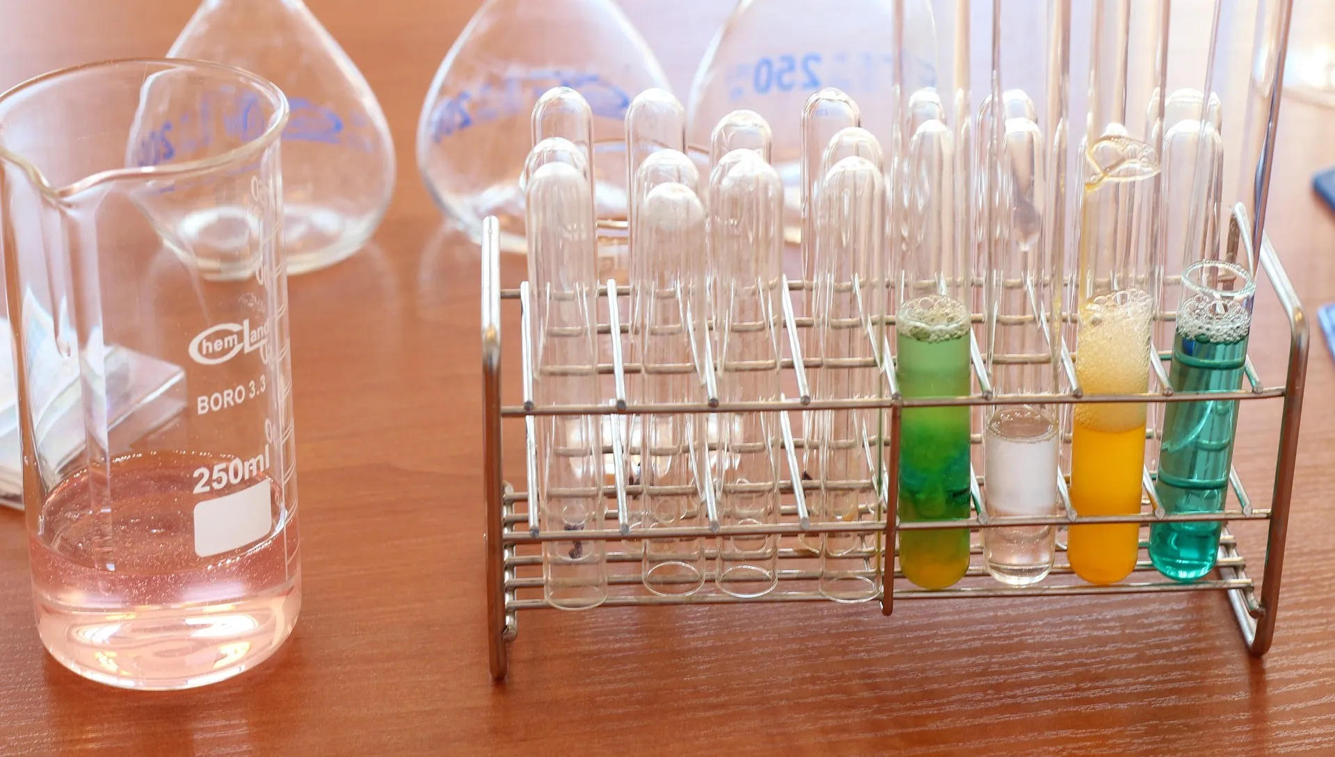 Wybuch na lekcji chemii. Uczeń w szpitalu