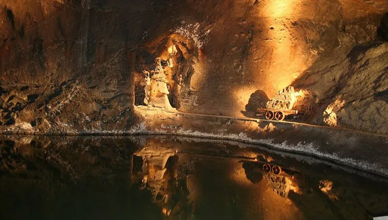 Turyści tłumnie odwiedzają Kopalnię Soli "Wieliczka"