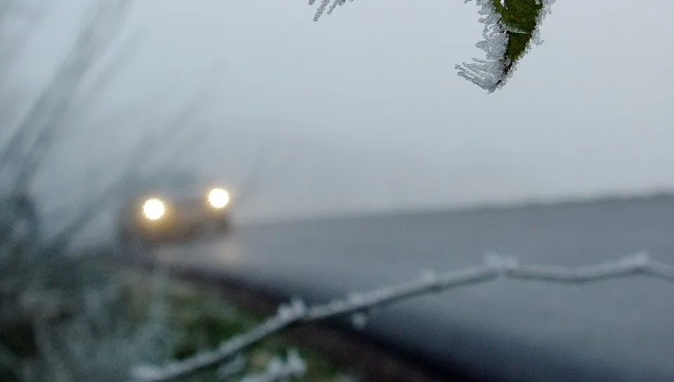 Śnieg, deszcz i oblodzenie na drogach