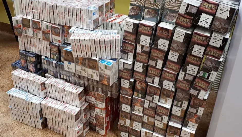 Ukryła w osobówce ponad 1300 paczek papierosów!