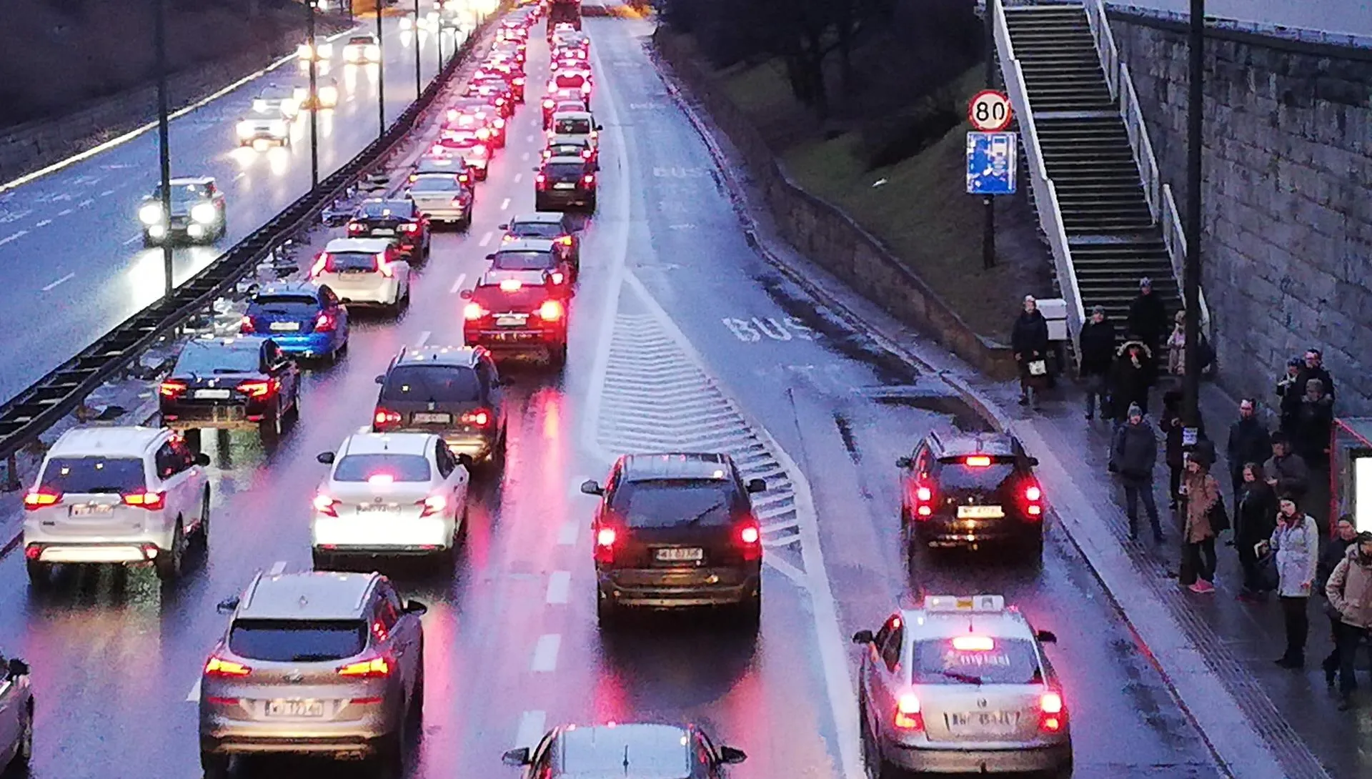 Korki na ulicach stolicy - ważne informacje dla kierowców