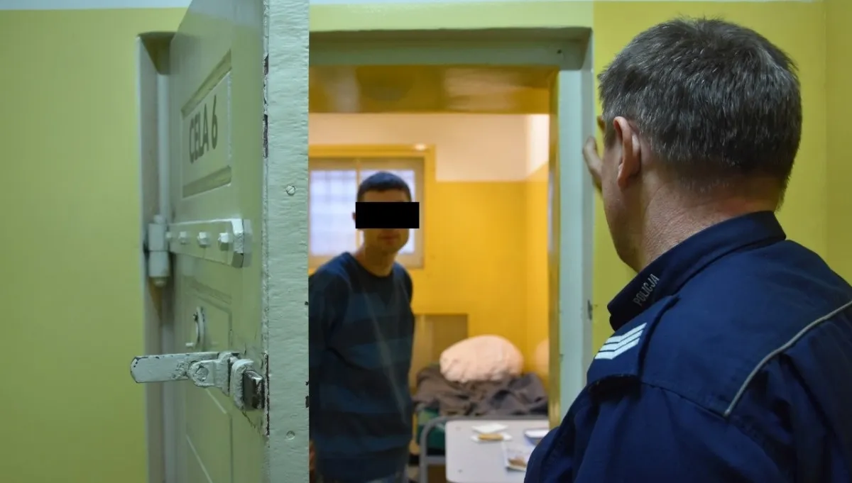 Oszukiwał "na policjanta". Trafi do aresztu