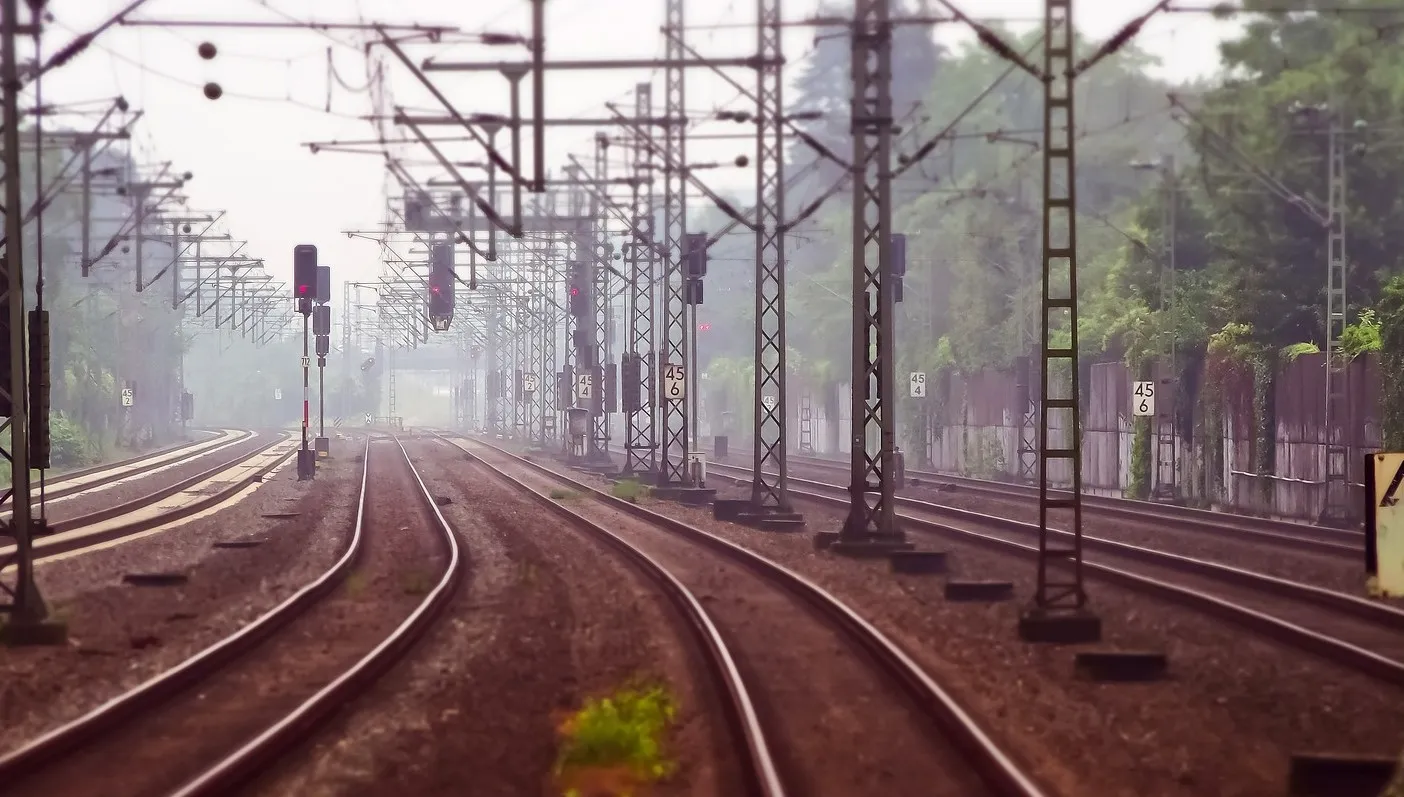 Pociągi pojadą po wyremontowanej trasie. Docelowo - nawet 120km/h