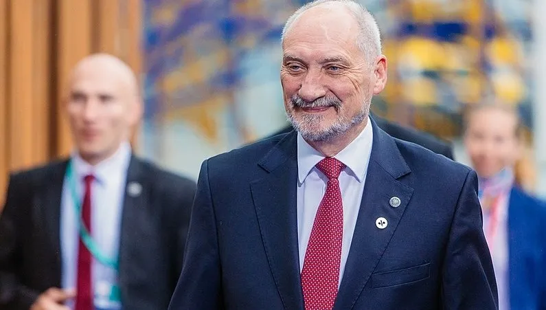 Tarnobrzeg: Antoni Macierewicz opuścił prokuraturę