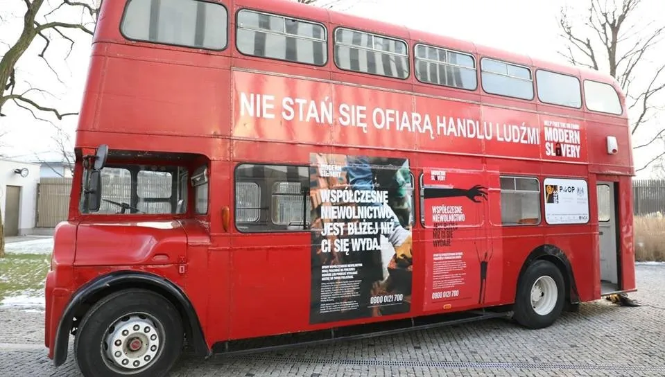 Niewolnictwo wciąż istnieje. Ta kampania to przypomina