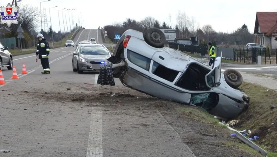 Dachowanie i lądowanie w rowie – finał pijackiego rajdu 65-latka!