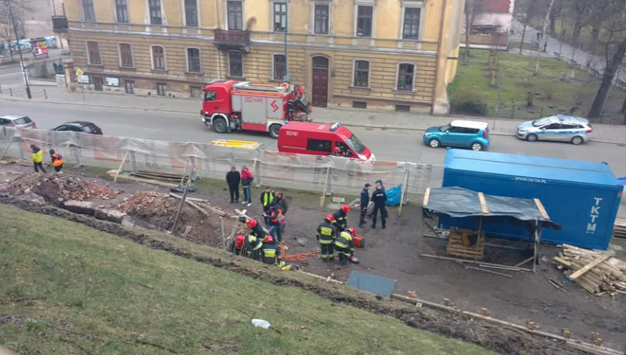 Prace przy murze oporowym okalającym zamek na Wawelu. Zginął mężczyzna