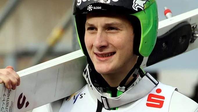 Po pierwszej serii w Vikersund prowadzi Prevc