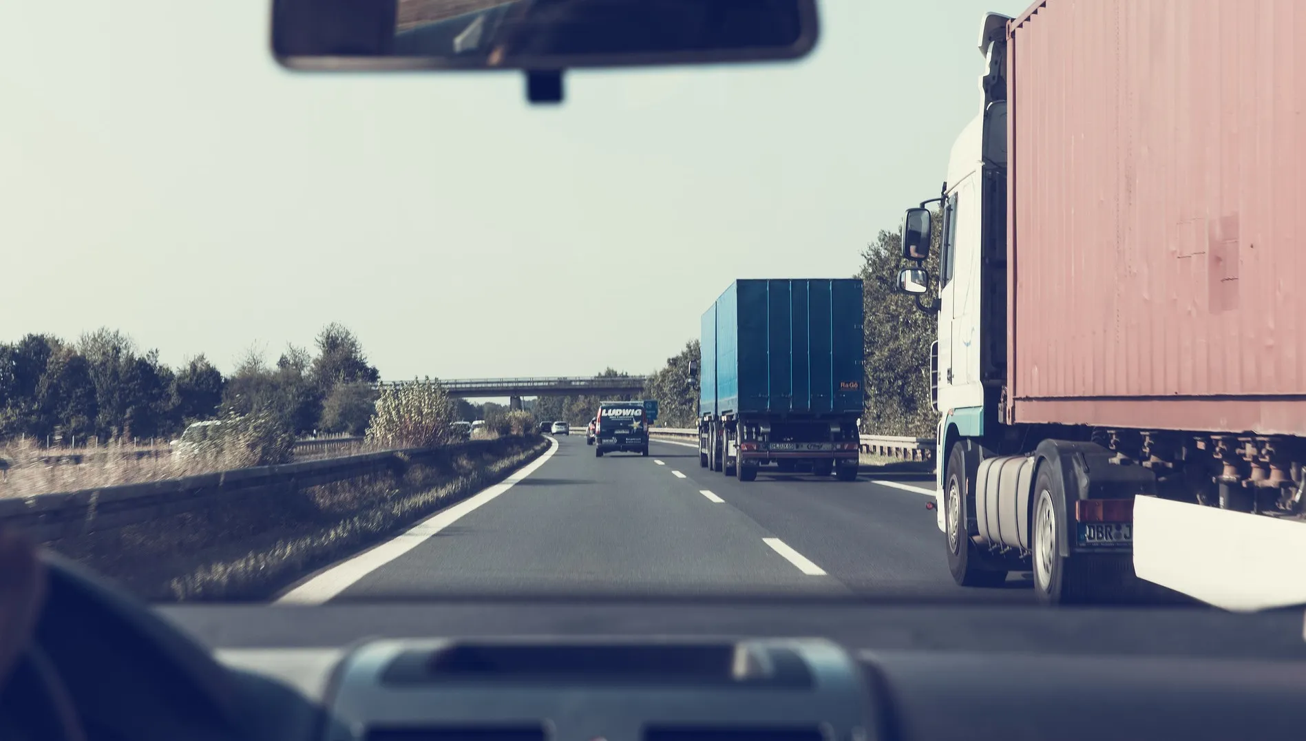 Wypadek w Rogowie. Zderzyły się dwie ciężarówki