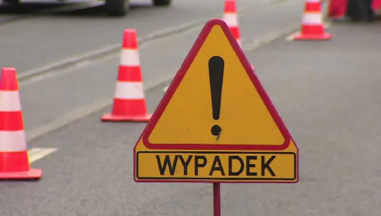 Wypadek na dk 75. Dwie osoby ranne