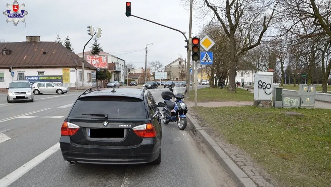 76-latek motorowerem „staranował” samochód!