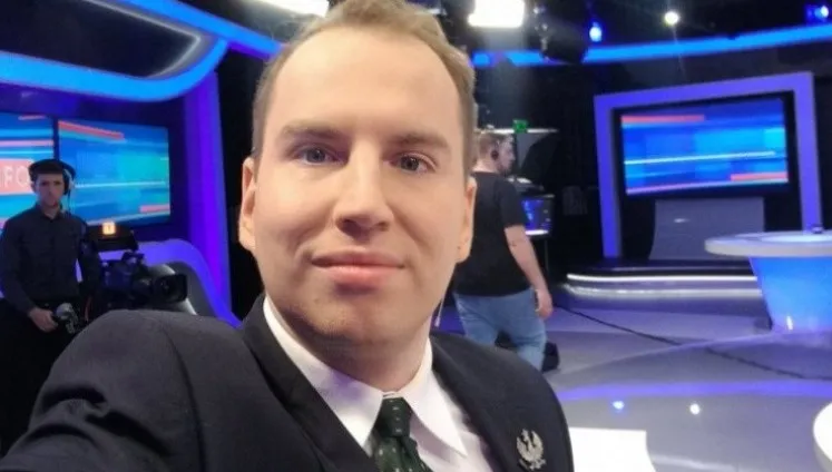 Wiceminister Andruszkiewicz oświadczył się swojej wybrance. "Powiedziała... TAK!"