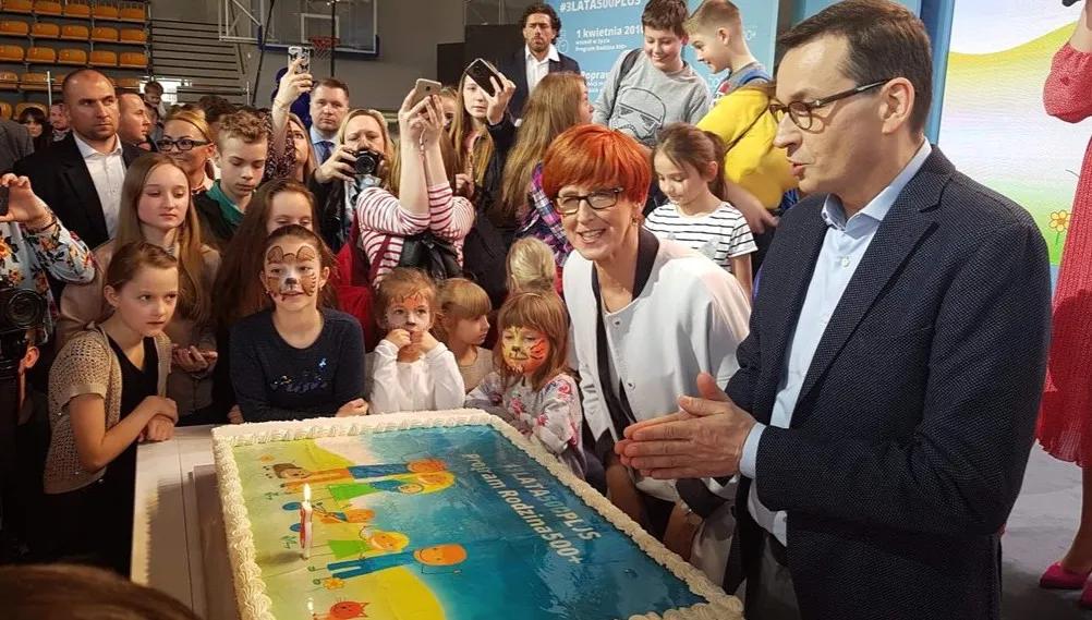 Minister Rafalska podsumowała program „500 plus”. I przypomniała: od 1 lipca obejmie wszystkie dzieci do 18 roku życia