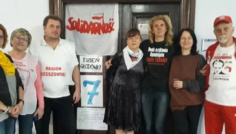 Kraków: troje nauczycieli zawiesiło protest głodowy