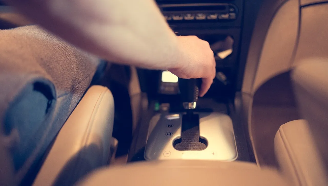 15-latek rozbił auto. Wiózł pijanego ojca