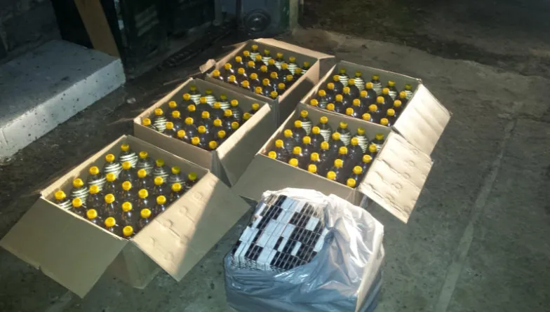 Alkohol, tytoń i papierosy bez akcyzy. Dwie osoby zatrzymane