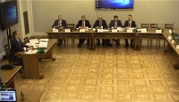 Trwają zeznania Tratkiewicza przed komisją VAT