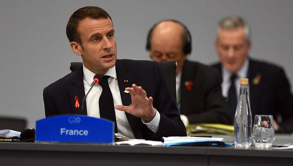 Prezydent Francji uda się w rejon pożaru katedry Notre Dame. „Matka Boża z Paryża w płomieniach”