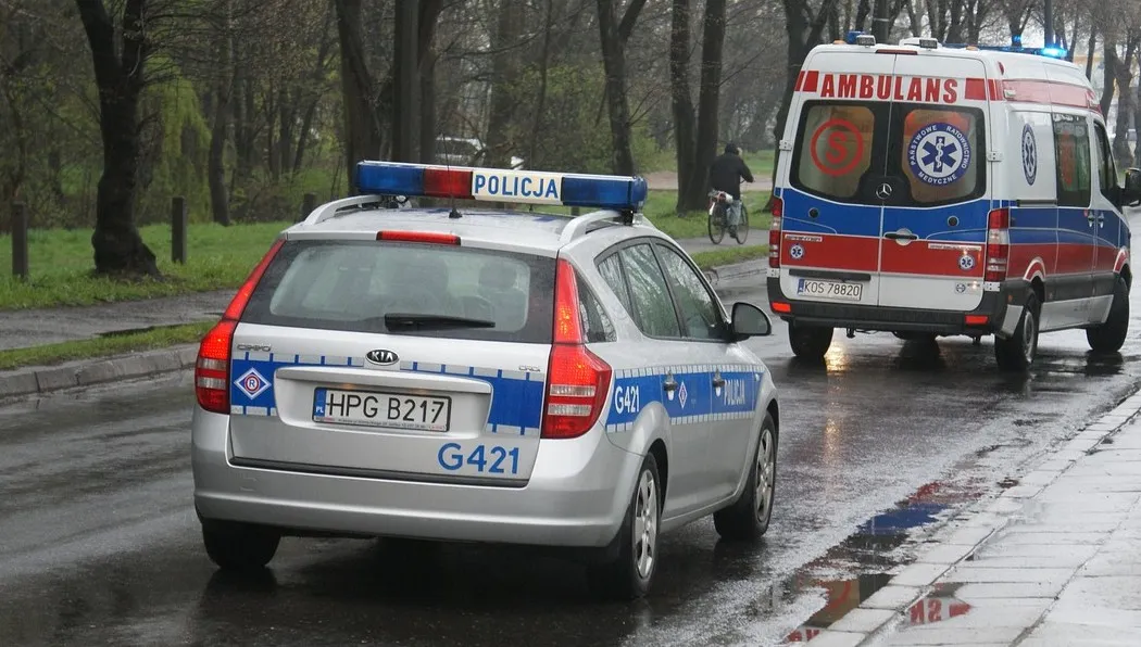 Auto zderzyło się z pociągiem. Są ranni