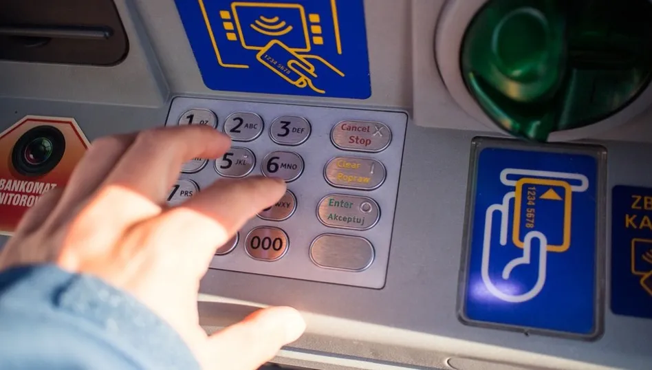 Złodzieje wysadzili bankomat