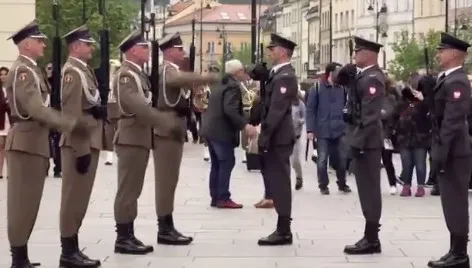 Wojskowy flash mob zaprasza na defiladę