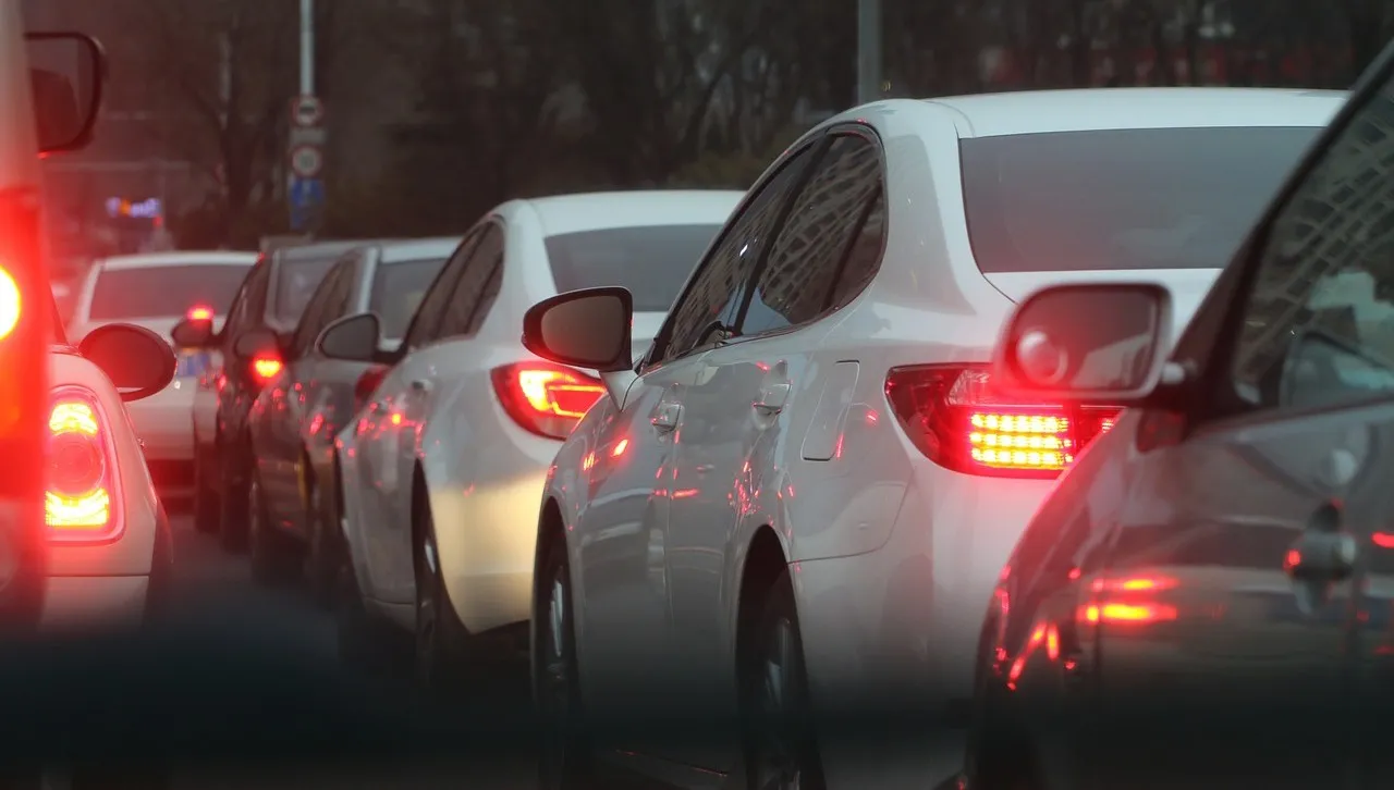 Próbował ominąć korek, trafił do aresztu