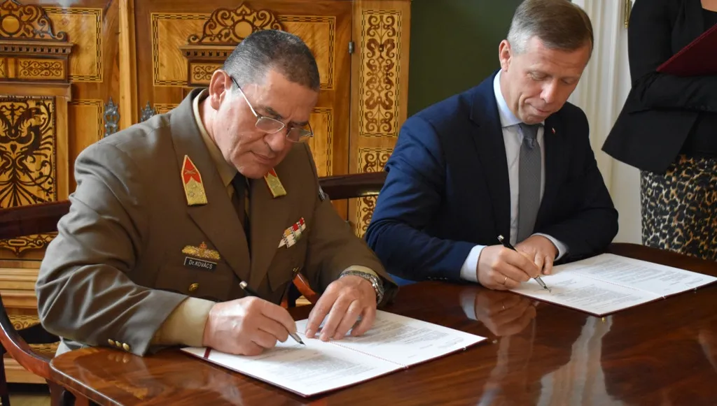 Polacy i Węgrzy wspólnie wyremontują małopolskie cmentarze