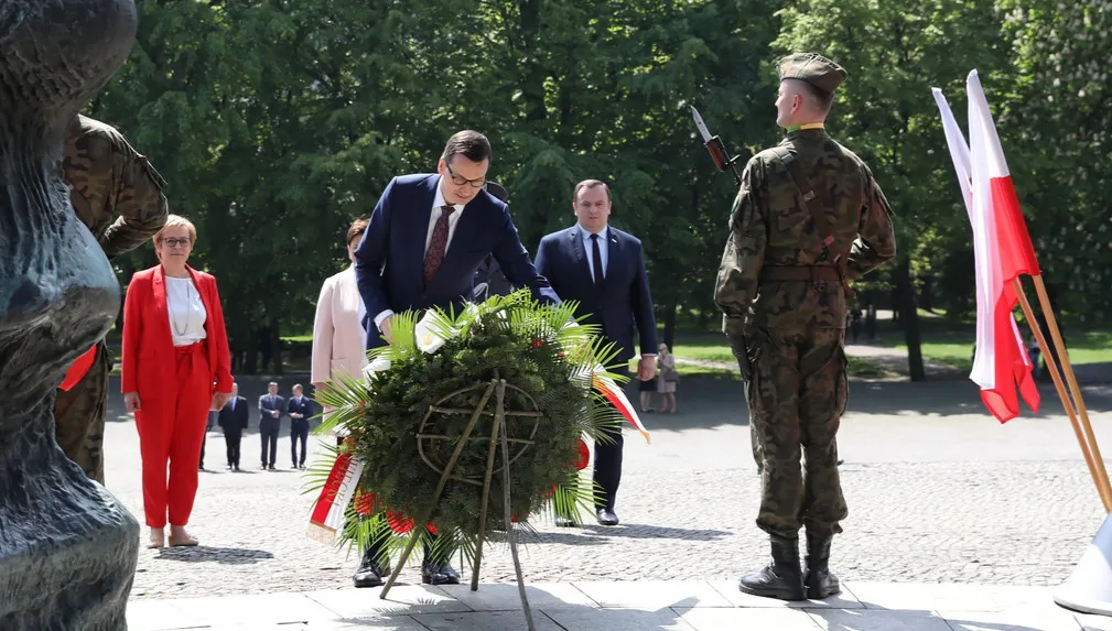 Premier Morawiecki złożył kwiaty pod Pomnikiem Powstańców Śląskich
