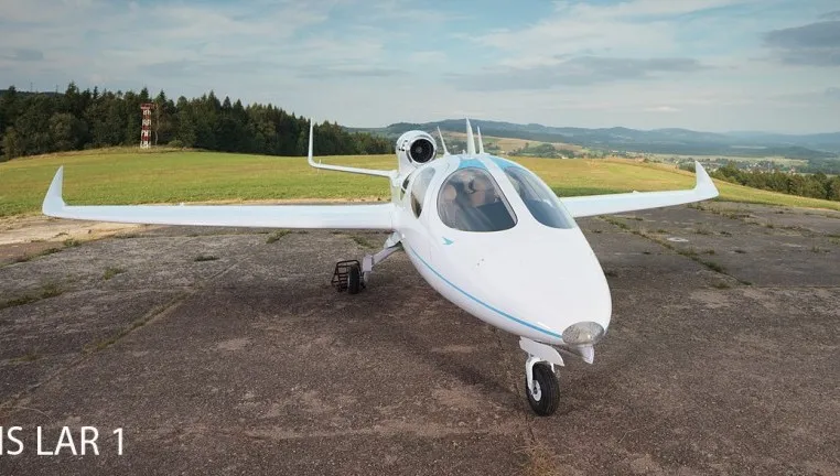 Polski odrzutowiec z autopilotem