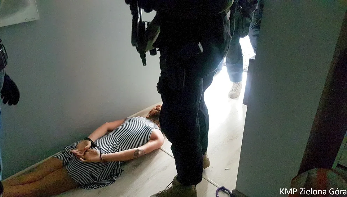 Podejrzani o handel narkotykami za kratkami