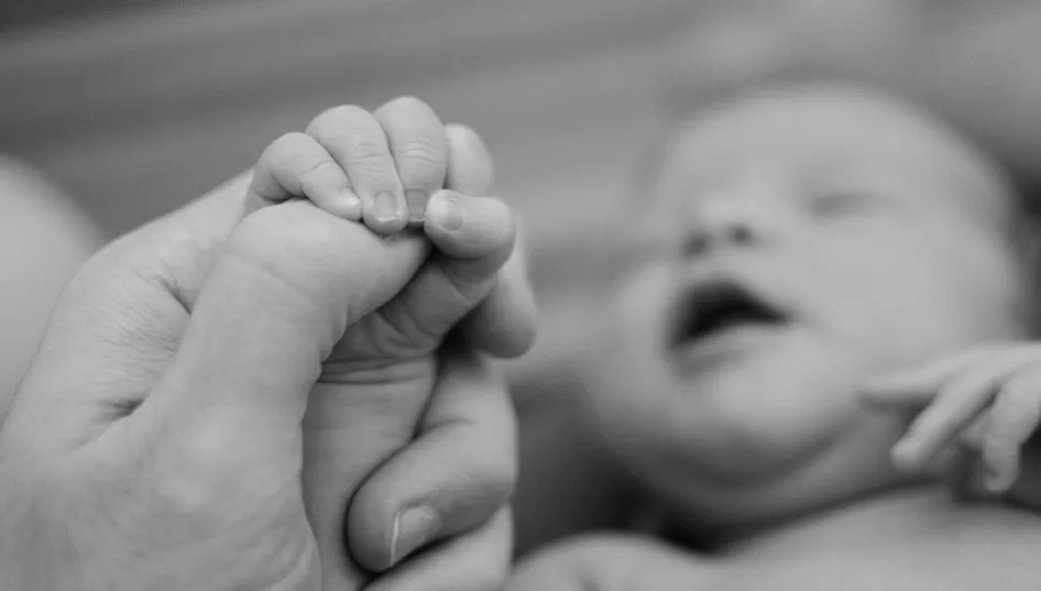 Wzięła pigułkę poronną - lekarz uratował dziecko. Teraz grozi mu... więzienie